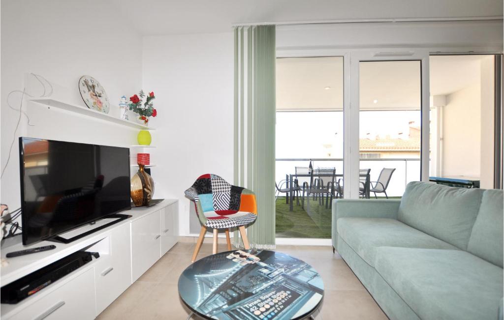 Stunning Apartment In Canet En Roussillon - 3