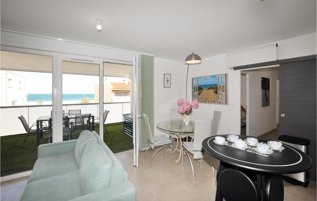 Stunning Apartment In Canet En Roussillon - 4