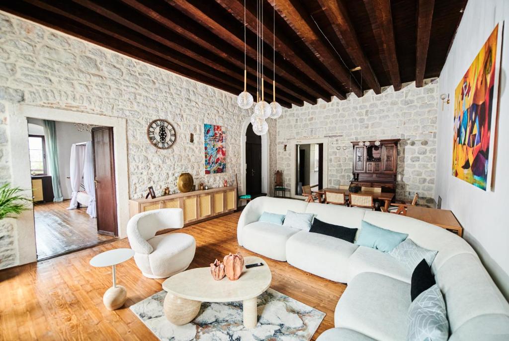Luxury Palace Apartment - 5