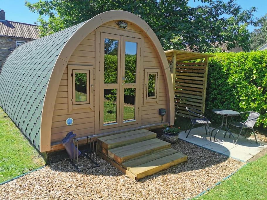 The Chestnuts Pod with private garden., Eccles