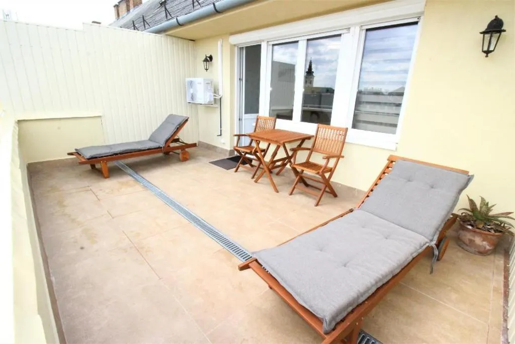 Rest House Apartman, hotel in Nyíregyháza