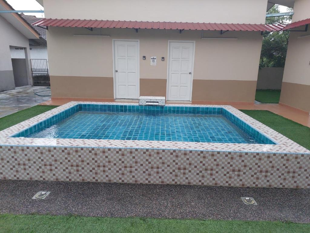 Swimming pool with 5 bedroom house Full AC near Stadium Hang Jebat photo
