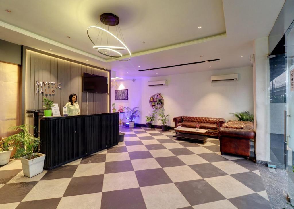 Hotel Mystic Falls photo
