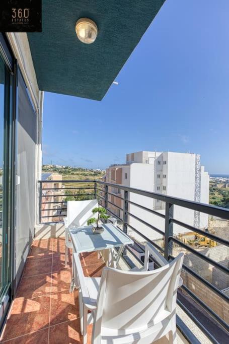 Beautiful & Modern 2BR Apartment in San Gwann by 360 Estates, San Ġwann