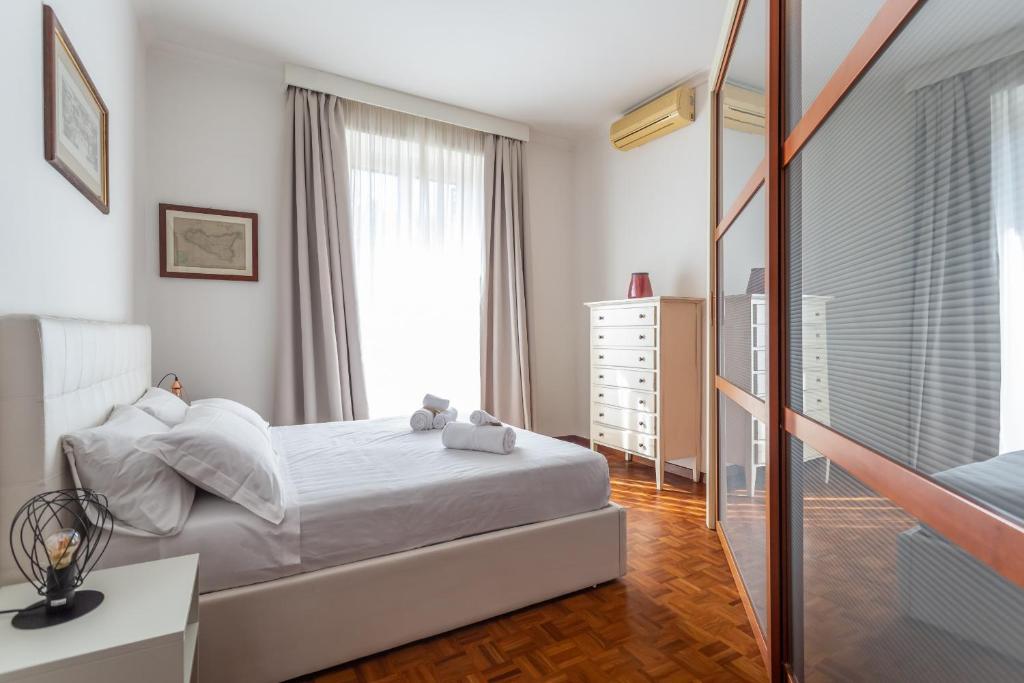 Modern 2BDR apartment vibrant Prati neighborhood - 3