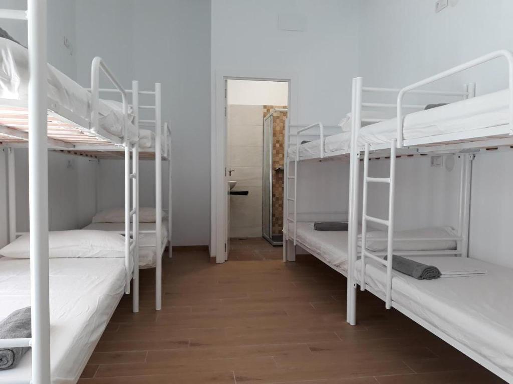Hub Hostel Seville - 2