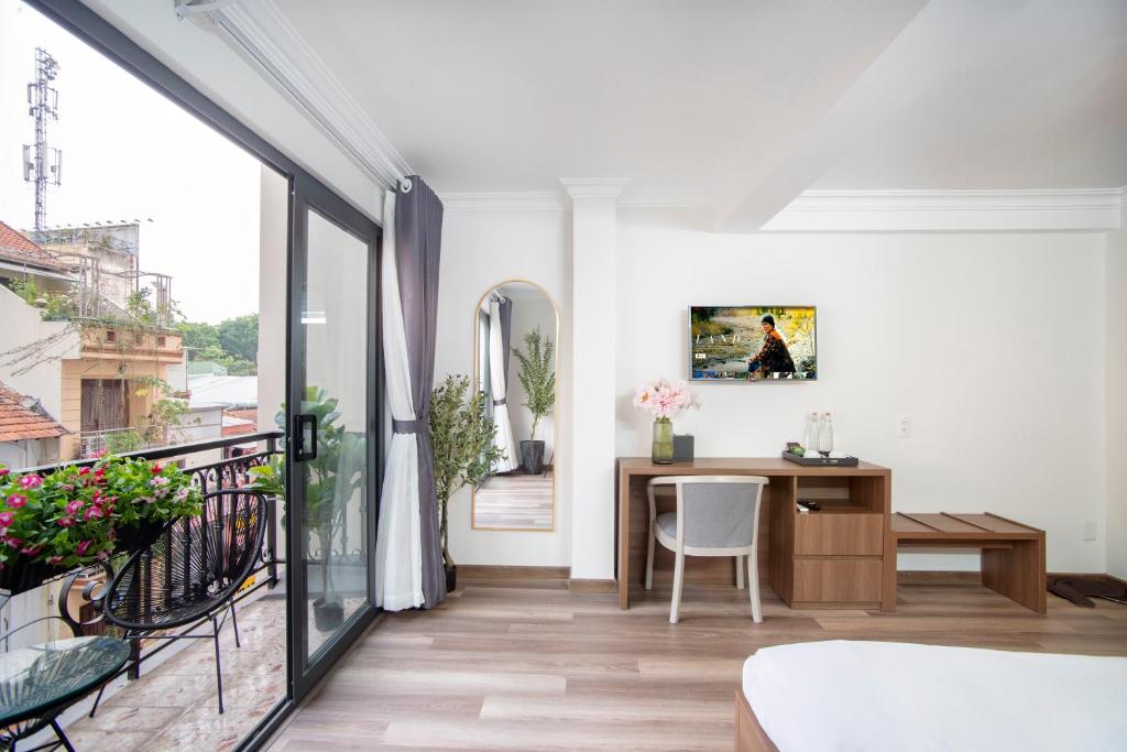 SAZI BEN THANH HOTEL by VOOH