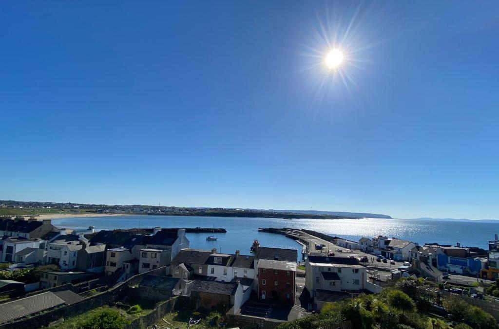 Harbour View Apartment - Fantastic Sea Views over Portrush Harbour, Portrush