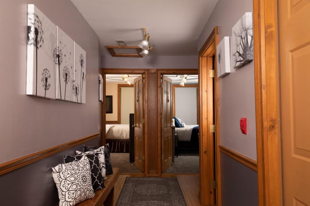 Riverboat Suites photo