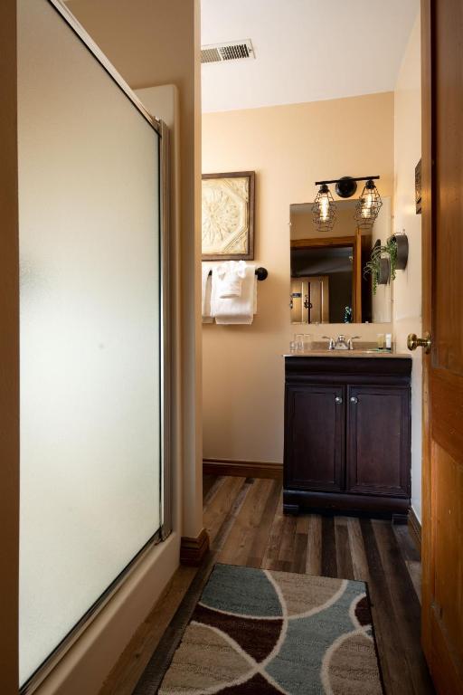 Riverboat Suites photo