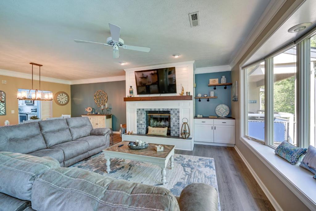 Lake Keowee Condo Resort Pools and Lake Access!, Salem