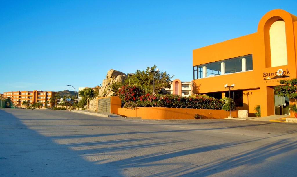 Sunrock Hotel & Suites - 2