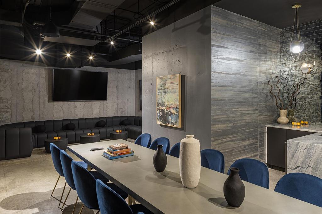 Shared lounge/TV area