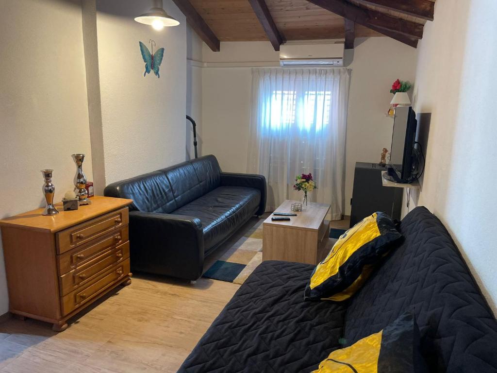 Robbin met Airco Wifi en Zwembad 전경