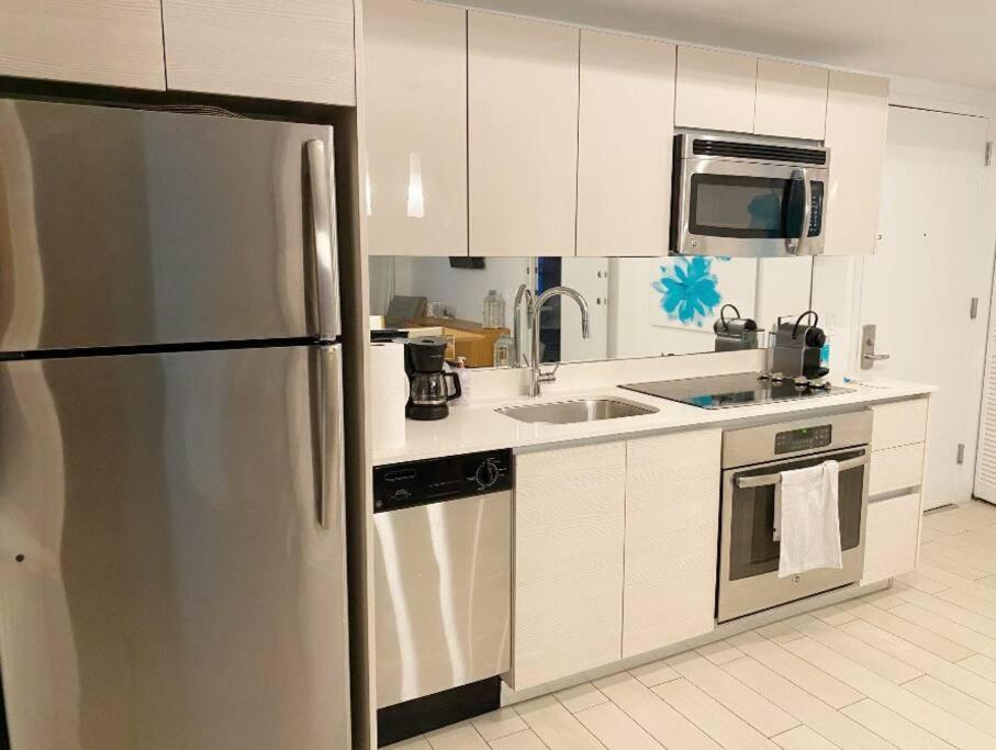 Elegance in Miami Beach, Kitchen & Views -A, Hallandale Beach
