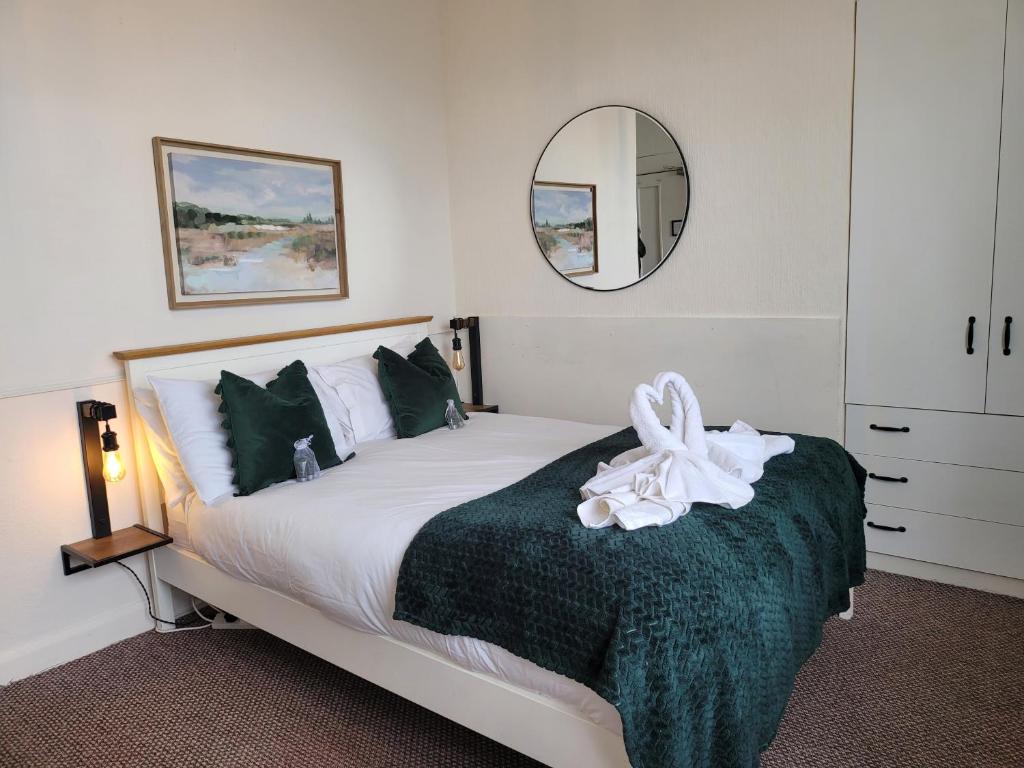 SeaView ground floor flat fast WiFi & FREE PARKING, Scarborough
