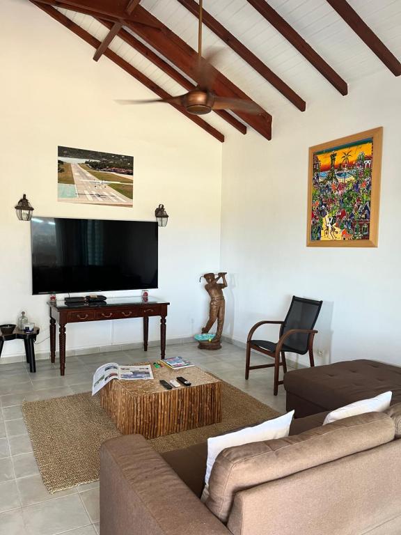 LEN'HOUSE, Oyster Pond