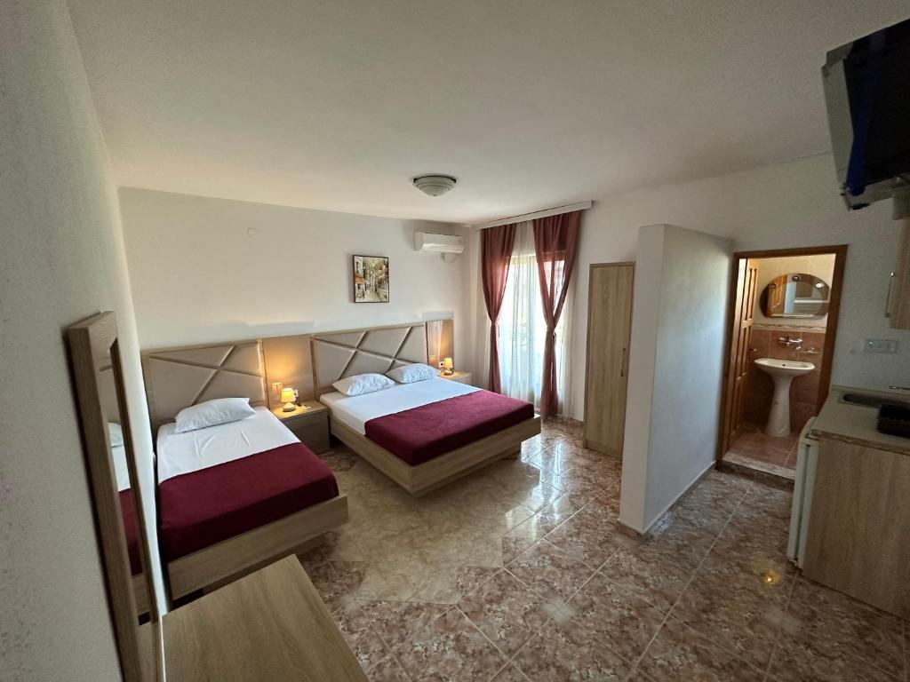 Apartments Near The Coast - Milla - 3