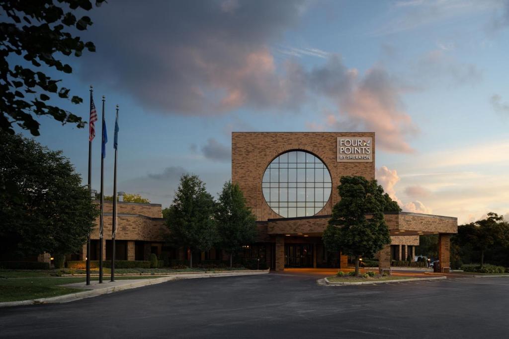 Four Points by Sheraton Milwaukee North Shore photo