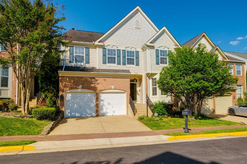 Lorton Vacation Rental 21 Mi to Washington, DC!