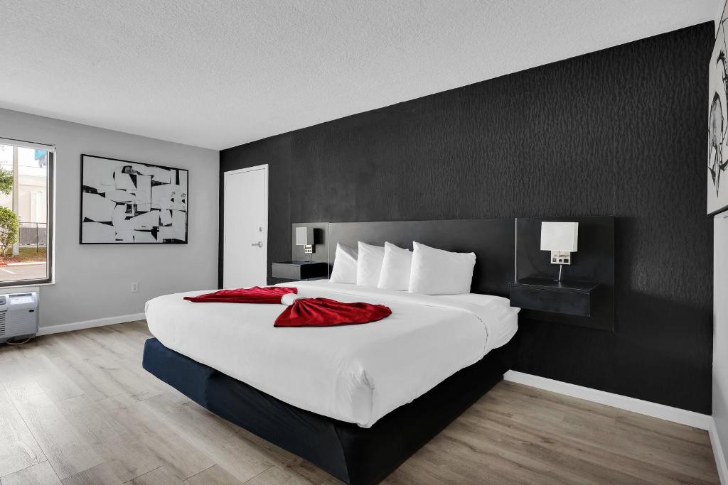 Ramada by Wyndham Jacksonville I-95 by Butler Blvd photo
