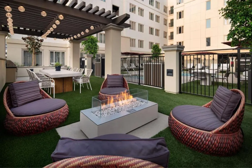 Residence Inn Los Angeles Glendale，位于格伦代尔的酒店