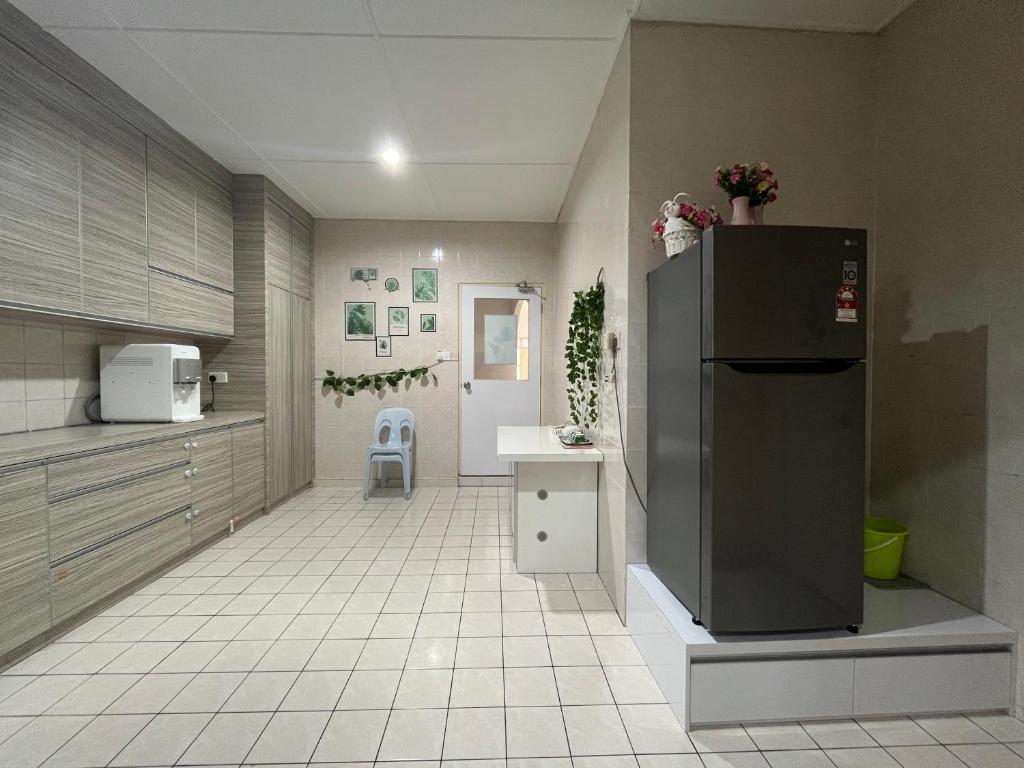 Kitchen, Joyful Homestay Miri in Miri