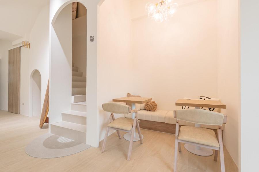 宇宙日光小公寓 Universe And Sunlight Apartment