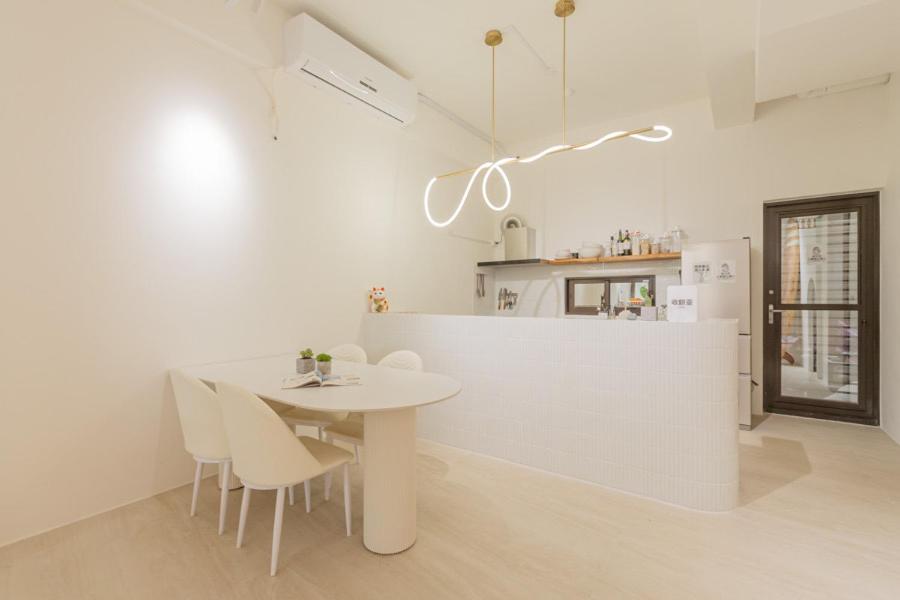 宇宙日光小公寓 Universe And Sunlight Apartment