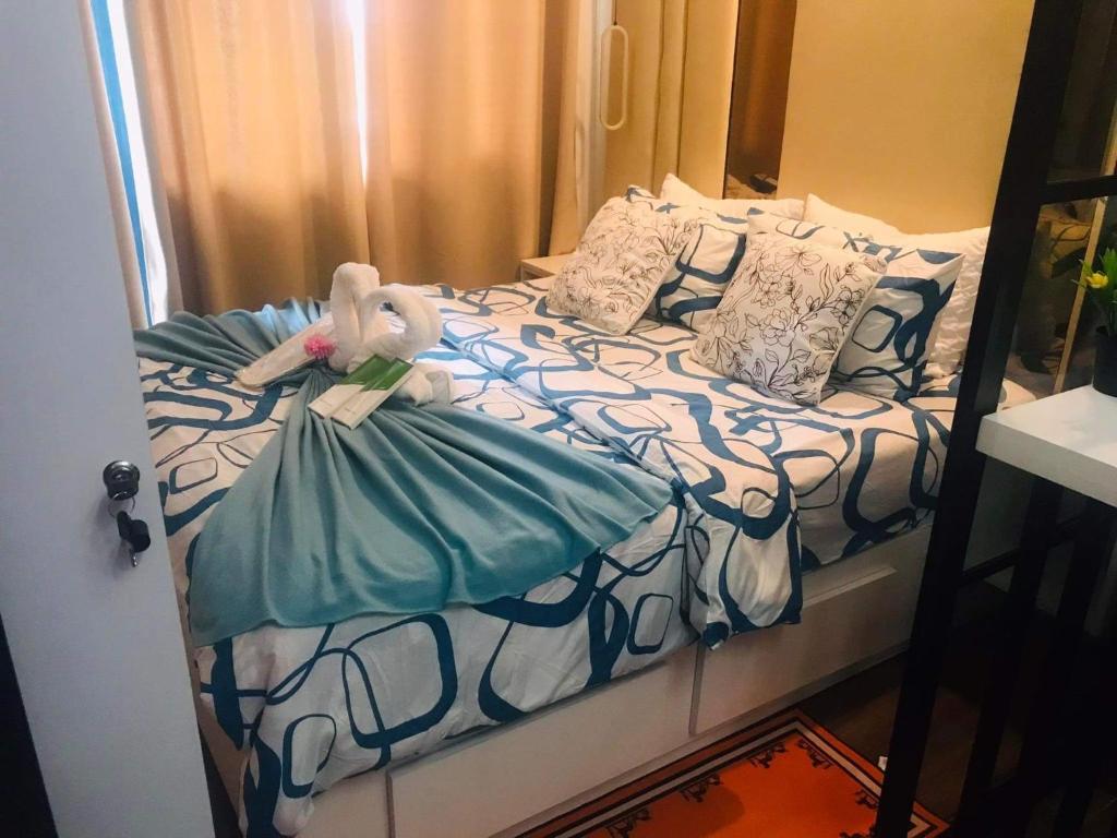 Luxurious Condotel at the heart of Makati photo