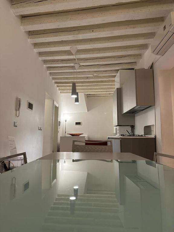 Venetian Apartments - 5