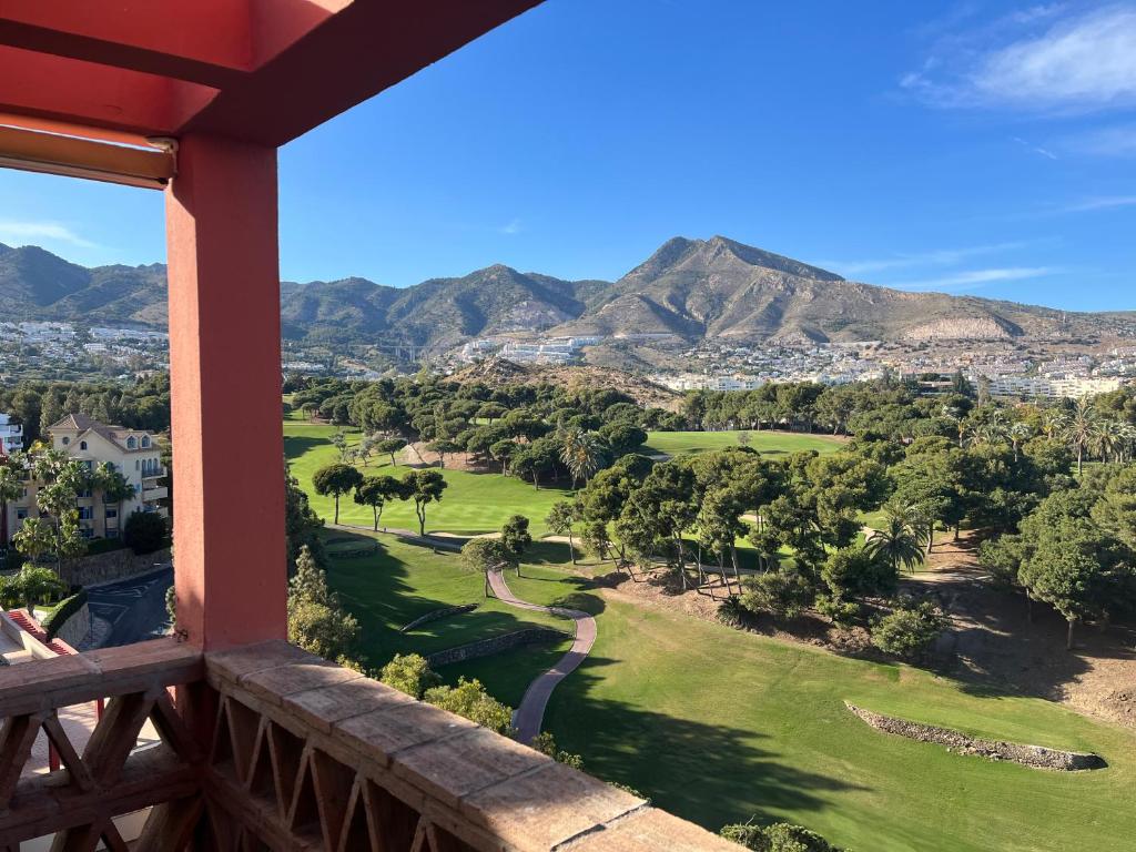 Hill View Benalmadena Appartment with fresh renovation, Benalmádena