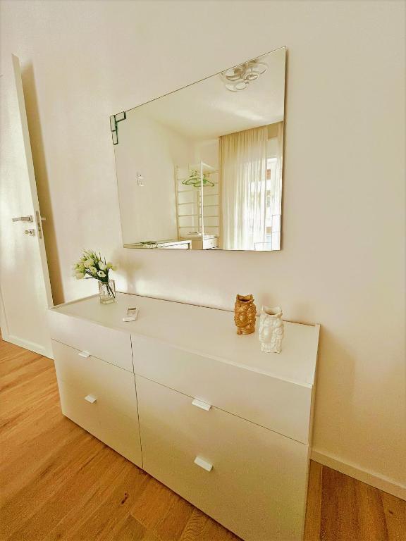 wood & white home - 3