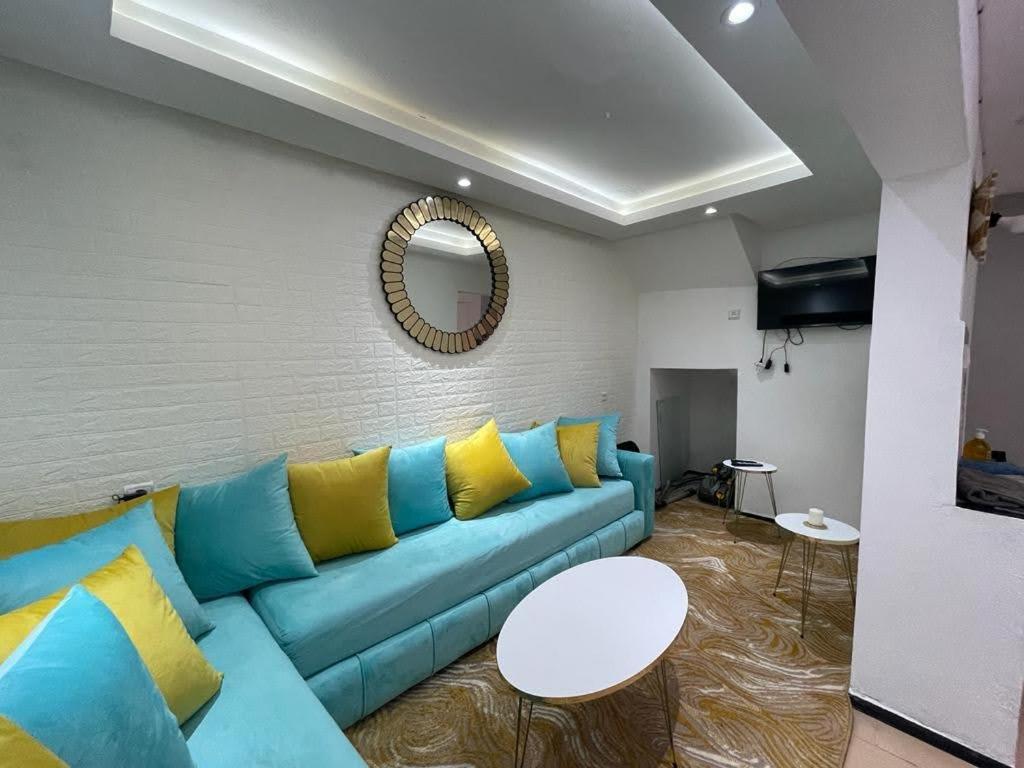 Dar Azam, As-Sawíra