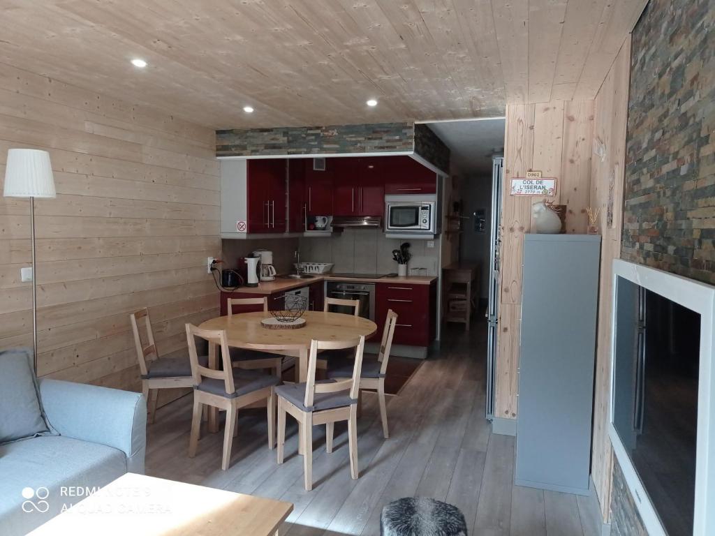 Appartement 3 pièces rénové, 65 m², à 100 m des pistes - FR-1-449-60 - 2