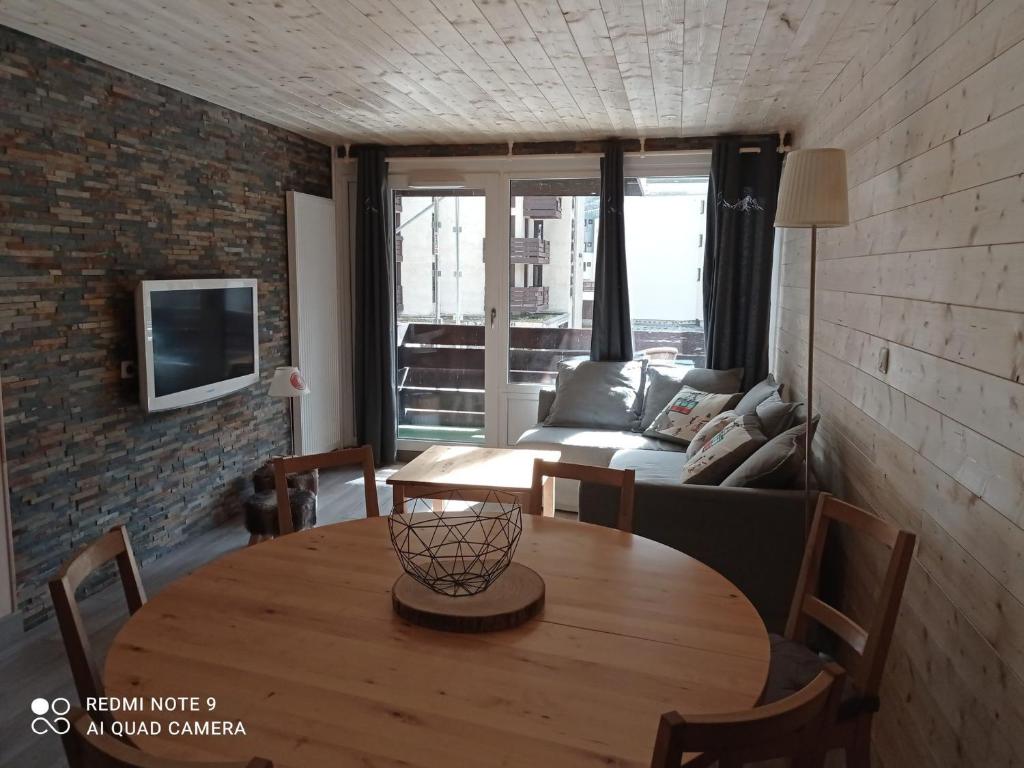 Appartement 3 pièces rénové, 65 m², à 100 m des pistes - FR-1-449-60 - 1