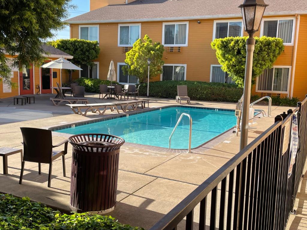 Quality Inn Near Six Flags Discovery Kingdom-Napa Valley photo