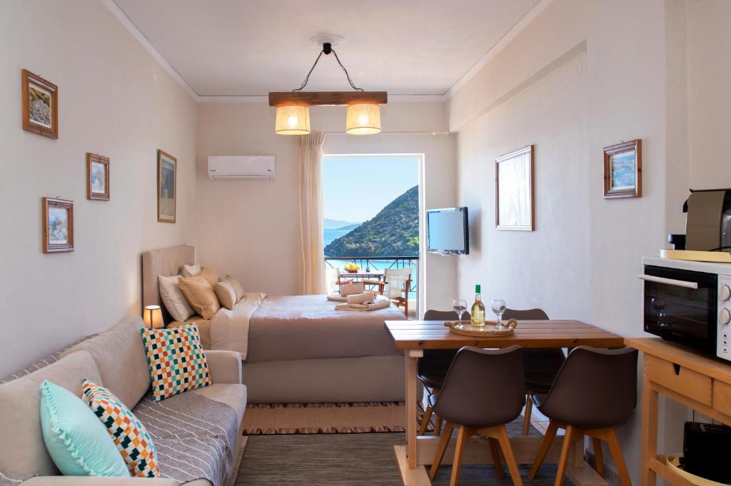lovely studio with awesome view — Hotel in Tolo