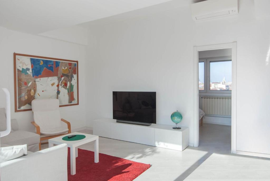 Exclusive rooftop apartment with large terrace in Solari/Tortona - 3