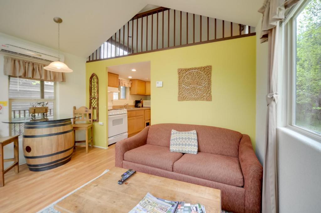 Winery Cabin in Fredericksburg with Wraparound Deck!