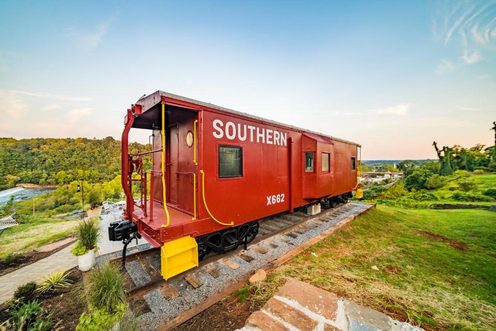 James Station Train Caboose with River Views, Lynchburg