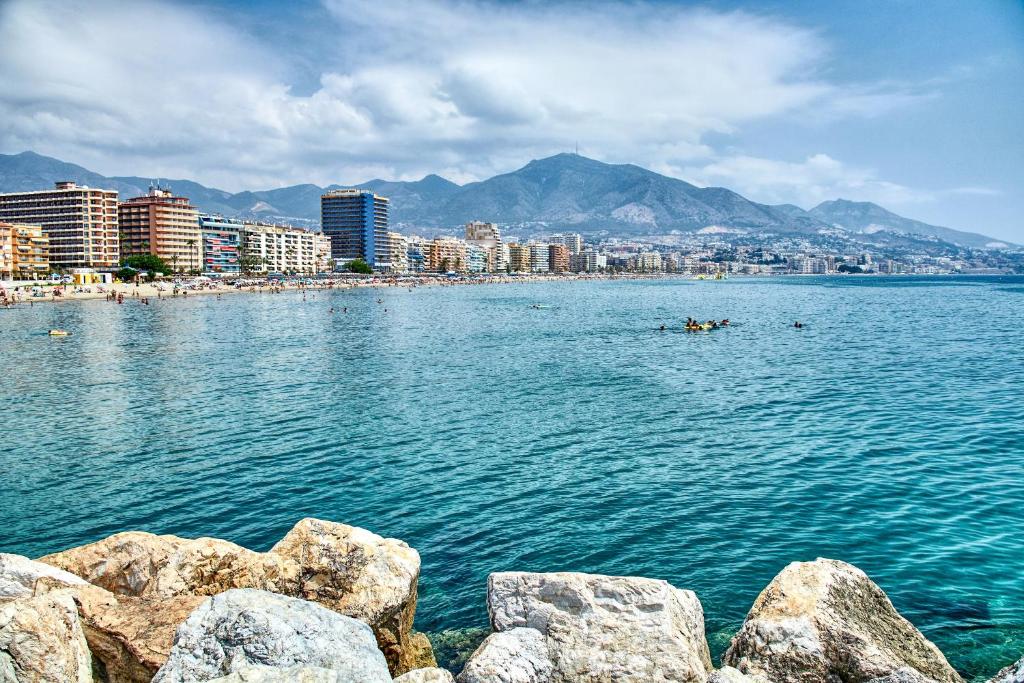 Top Floor Fuengirola Park Apartment with Parking - 4