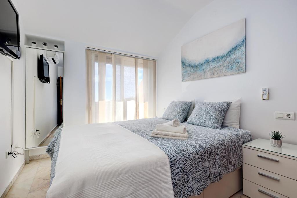 Top Floor Fuengirola Park Apartment with Parking - 3