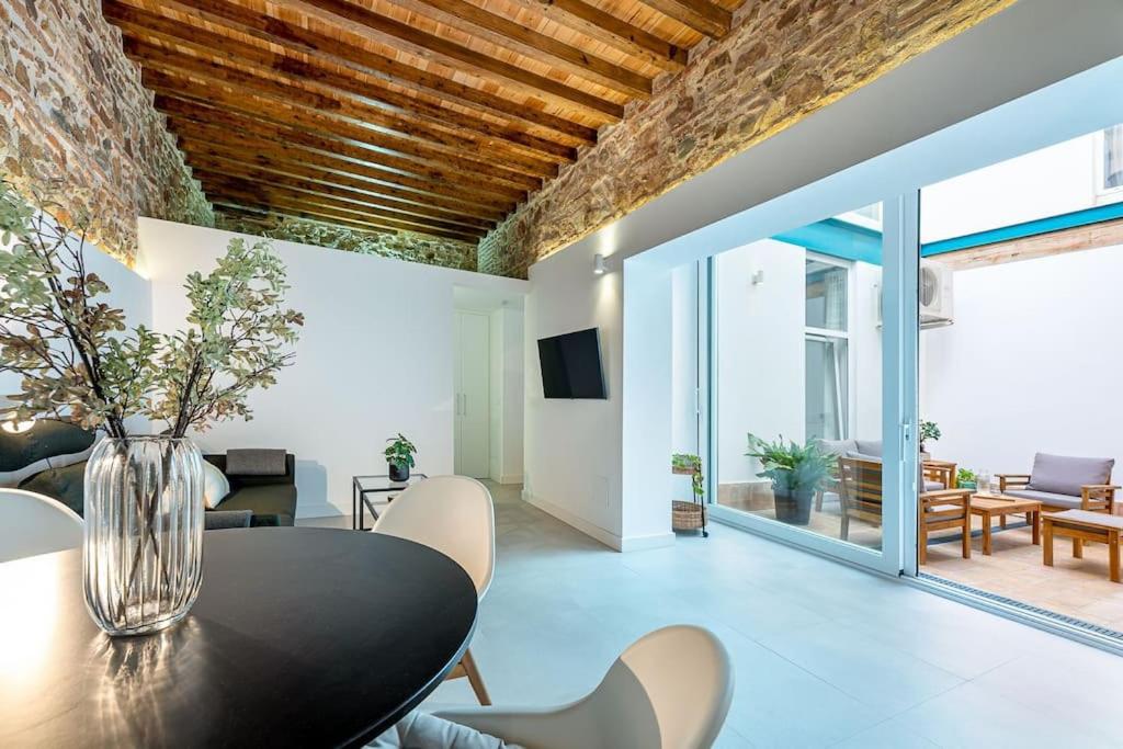 KEYWISE Encantador apartamento Nordico en el centro 2 habitaciones y dos baños con terraza patio, Malaga
