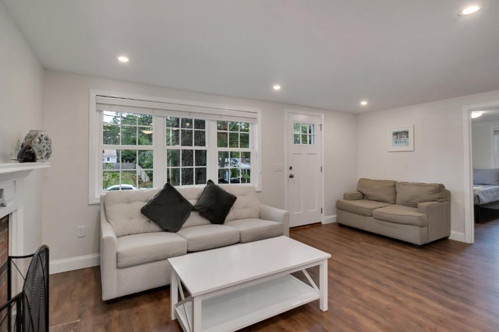 Cape Cod - Dennis Beach House - Walk to the Beach, Dennis