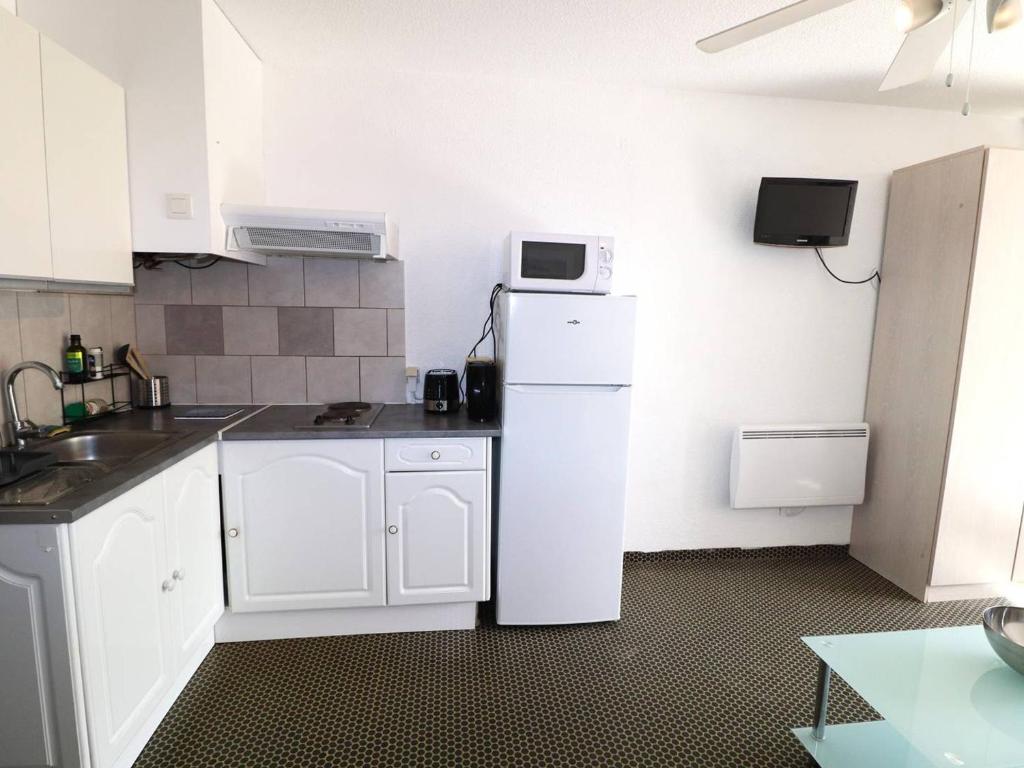 Studio Cabine 6 Pers. avec Terrasse, Loggia et Parking Privé à 2 Pas de la Plage - FR-1-307-234 - 4