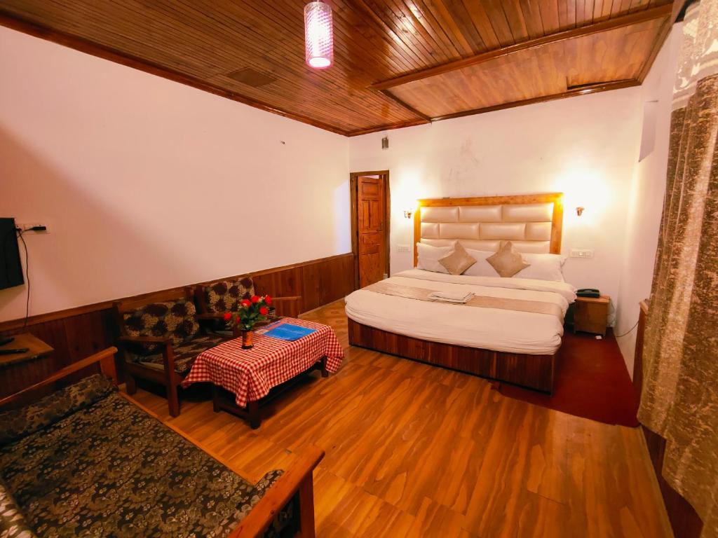 Hotel Chetna & Cottages photo