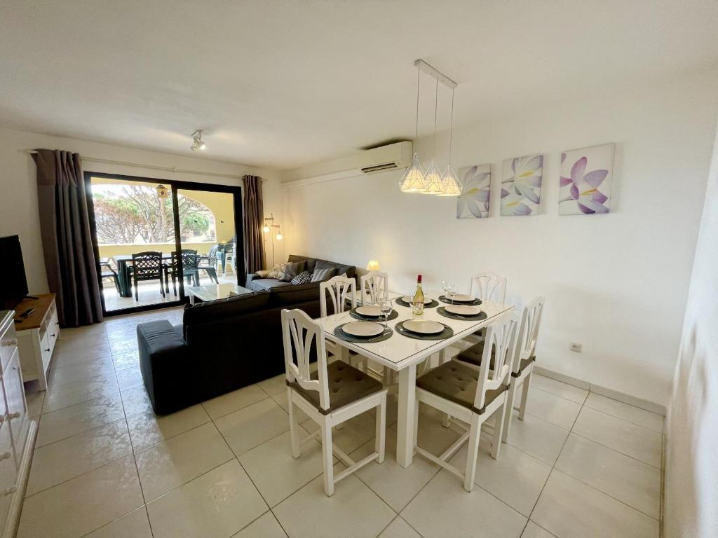 Dona Lola Martha - Spacious 3 bedroom apartment with partial sea views - 2
