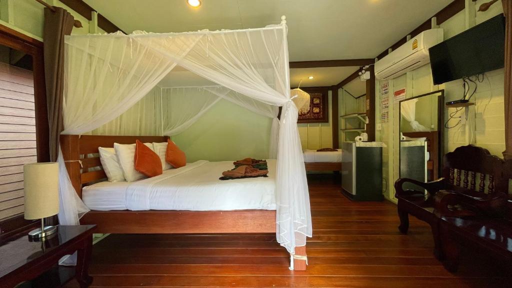 Habitació Triple amb Vista sobre la Piscina