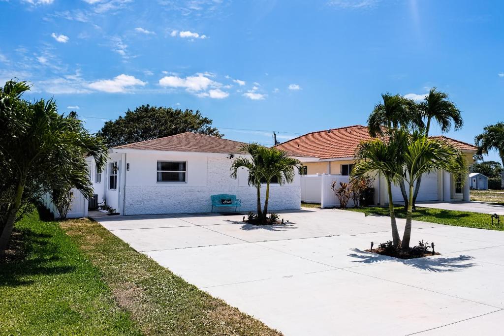 Good Vibes - Tranquility, Naples